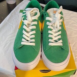 Nike SB Zoom Blazer Low Pro GT in Green and Yellow